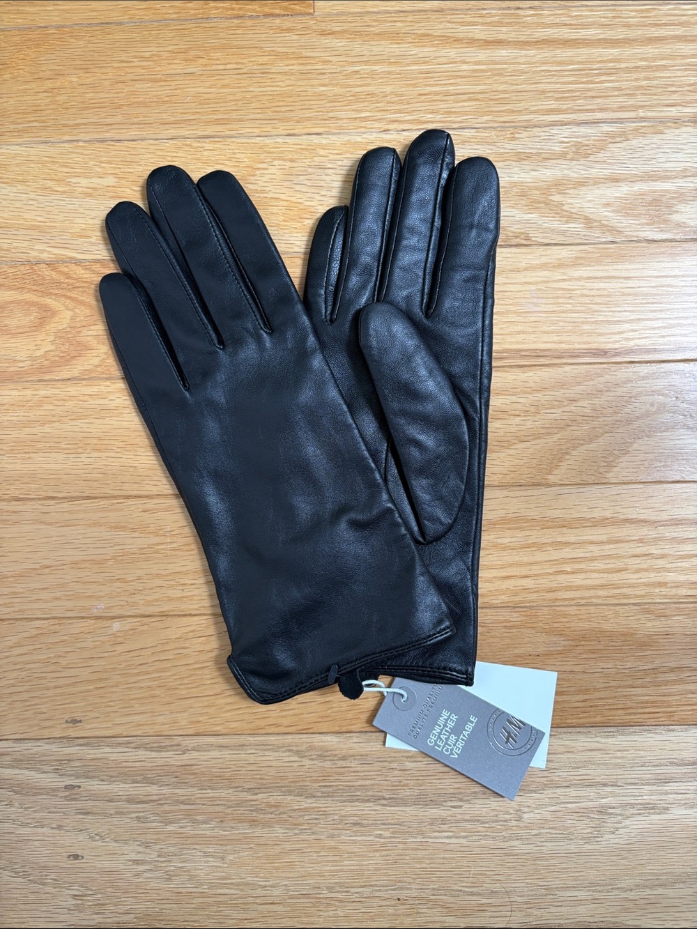 NWT Classic Black Genuine Leather Gloves